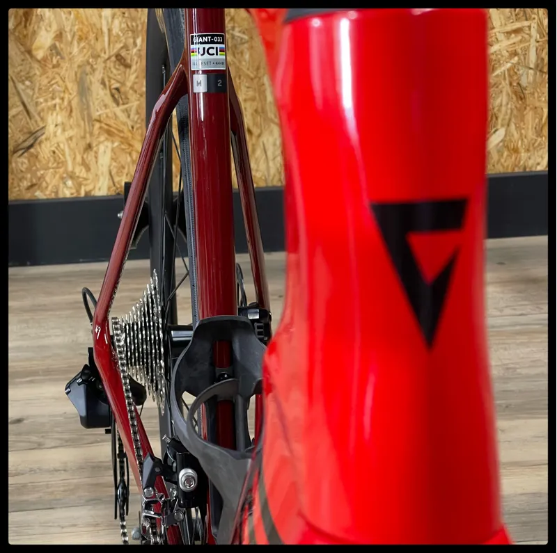 Giant Propel Advanced 2 Medium Pure Red 2024-3